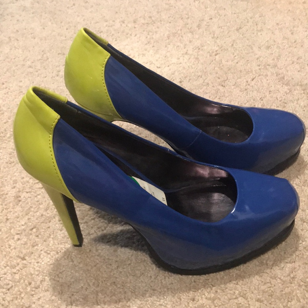 Vera wang pumps